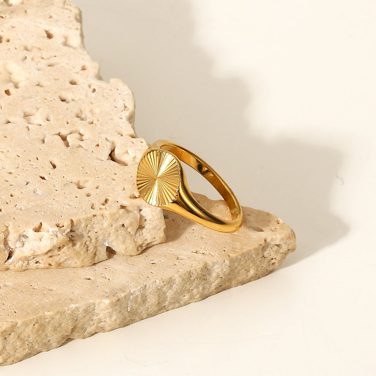 Cyna Ring in Gold