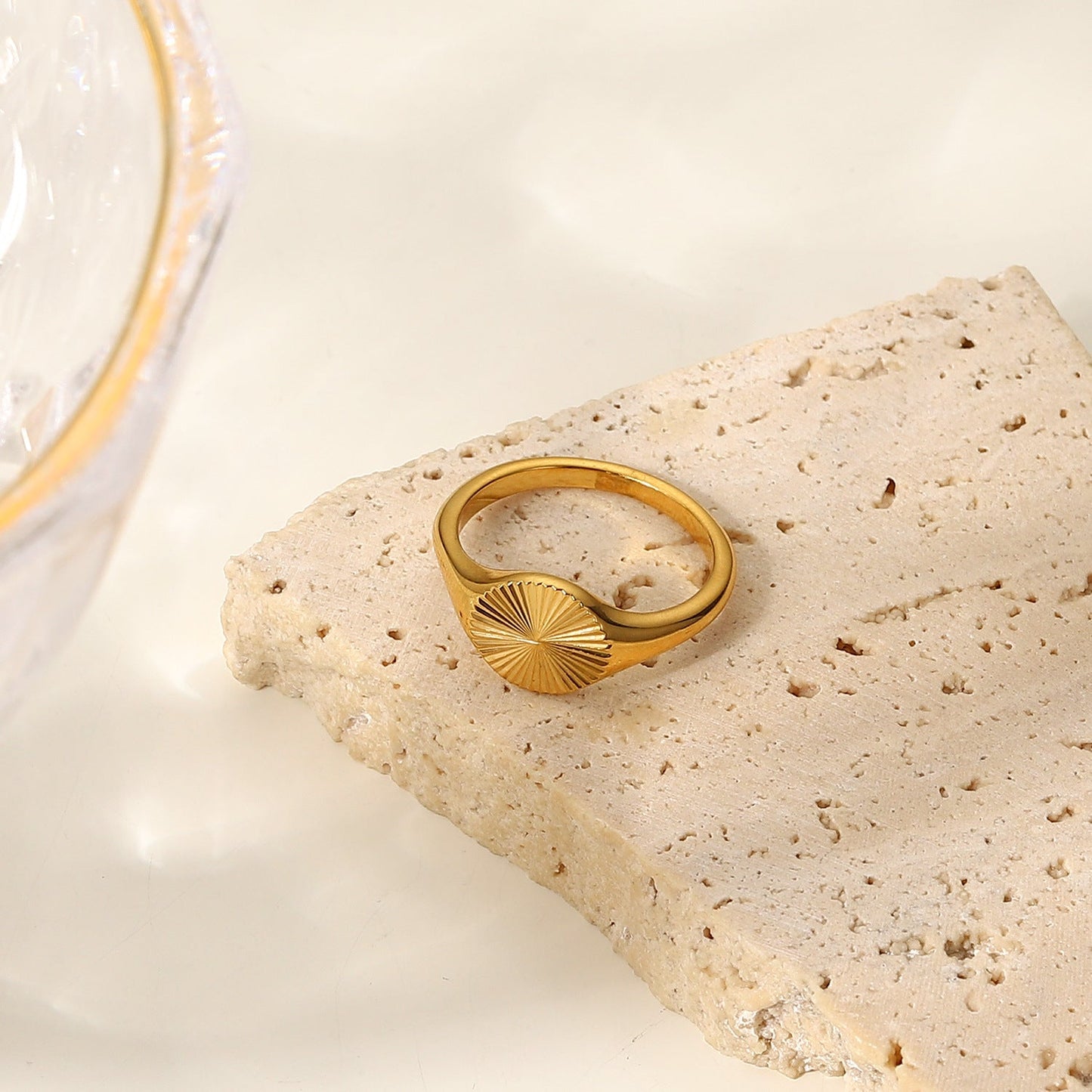 Cyna Ring in Gold