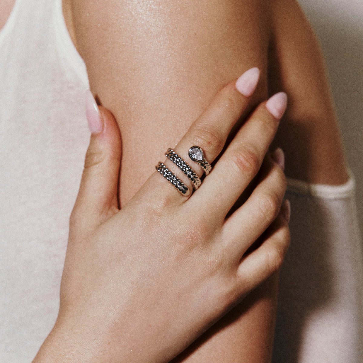 Davina Snake Ring in Gold