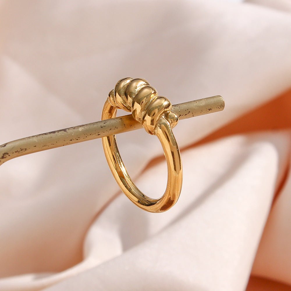 Lacrim Ring in Gold