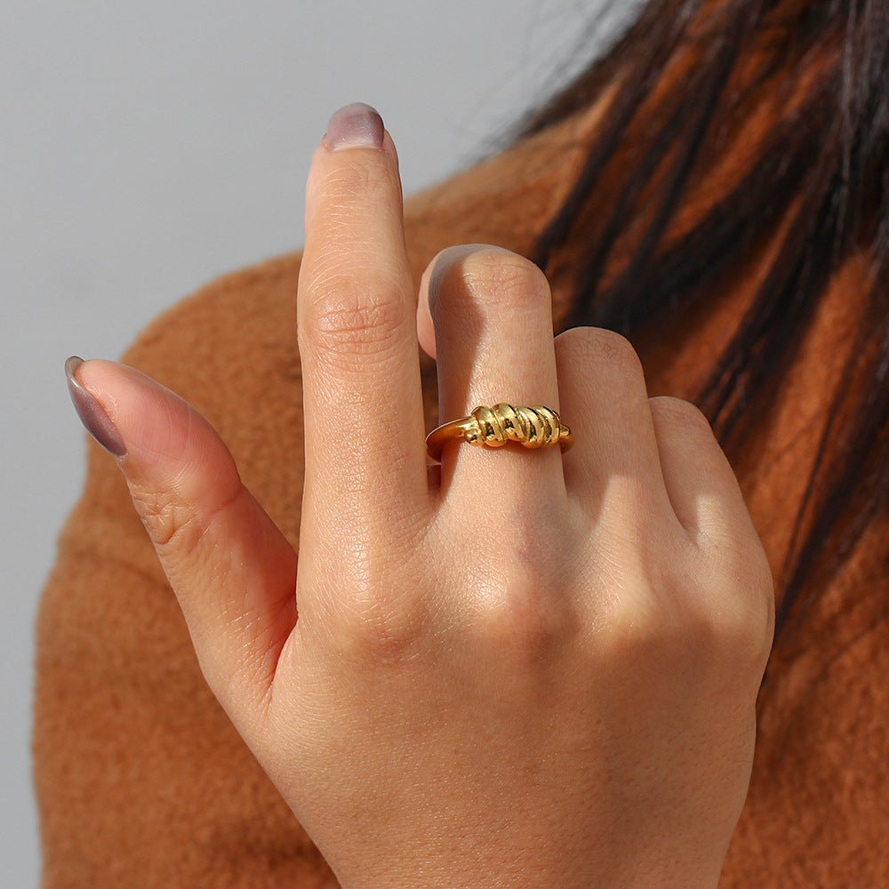 Lacrim Ring in Gold