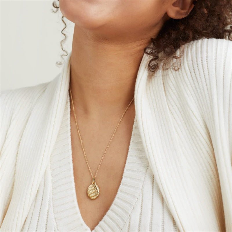 Linda Gold Crescent Necklace