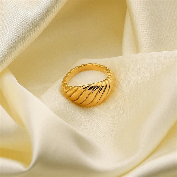 Ylenna Gold Crescent Ring