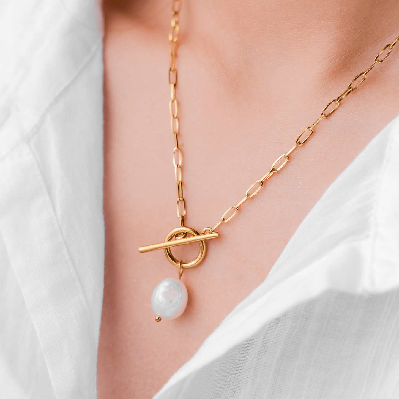 Aphrodite Pearl Necklace
