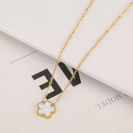 Clover | Pendant Necklace – White Gold