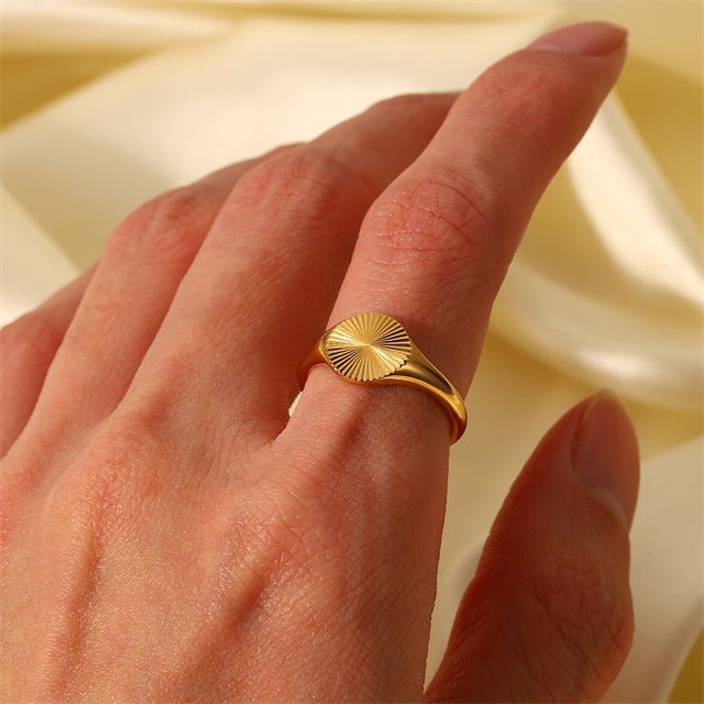 Cyna Ring in Gold