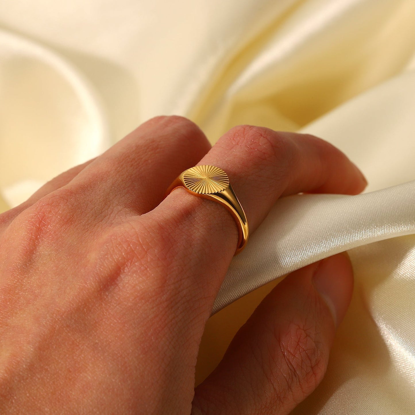 Cyna Ring in Gold