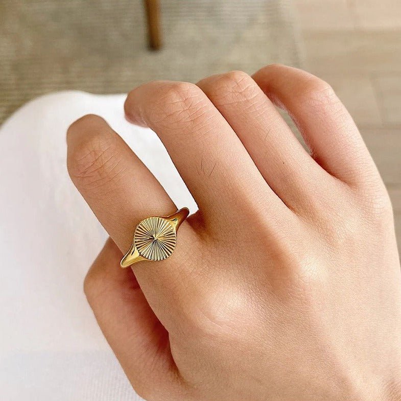 Cyna Ring in Gold