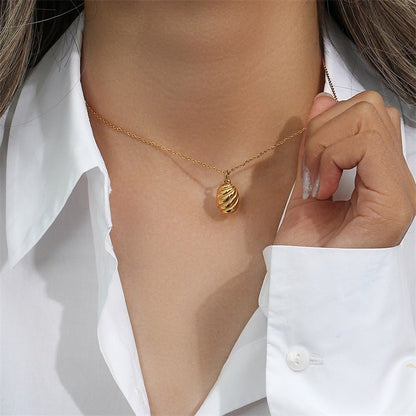 Linda Gold Crescent Necklace