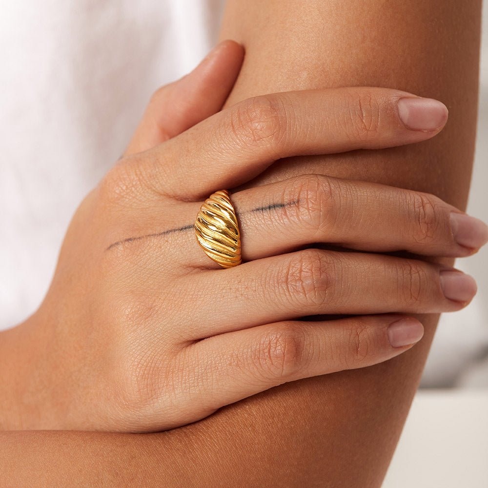 Mia Crescent Ring in Gold