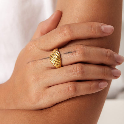 Mia Crescent Ring in Gold