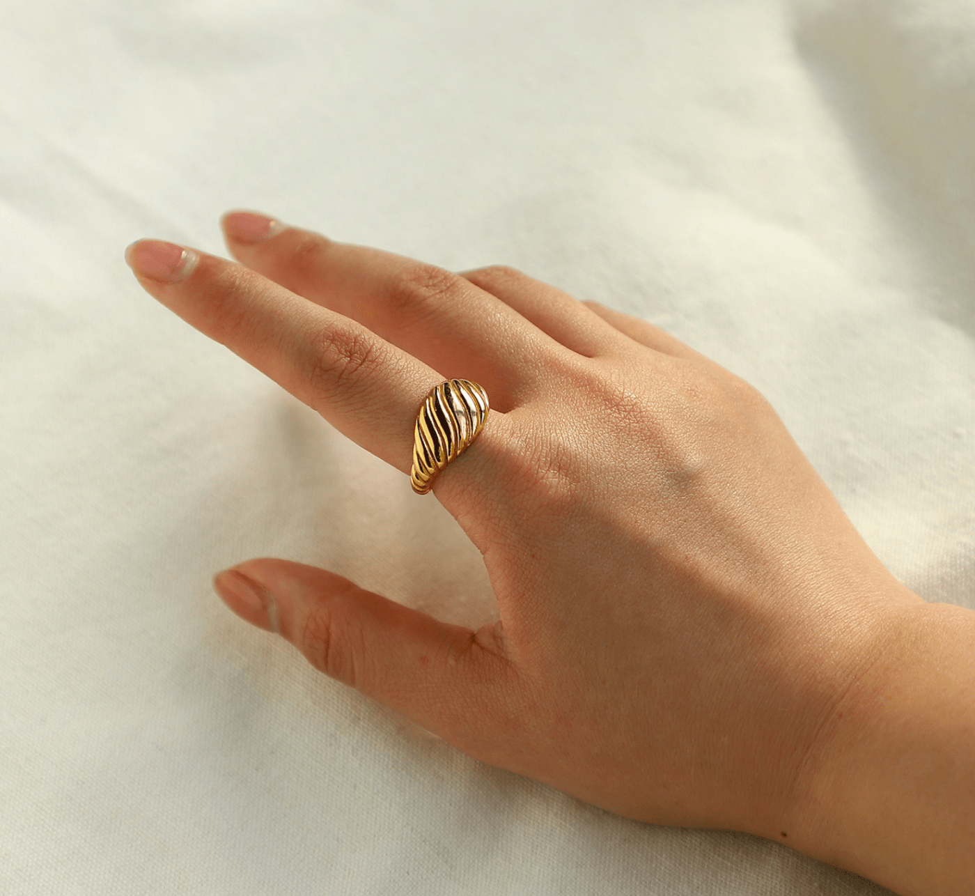 Mia Crescent Ring in Gold