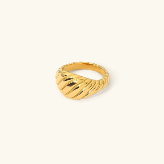 Mia Crescent Ring in Gold