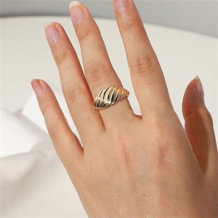 Ylenna Gold Crescent Ring