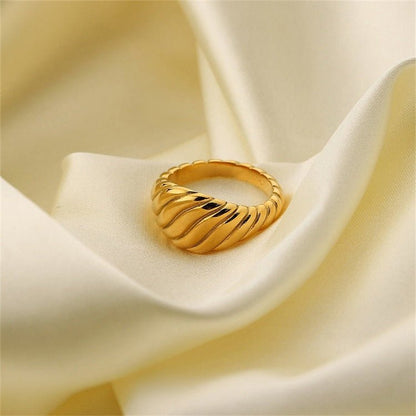 Ylenna Gold Crescent Ring